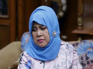 Mantu Ditangkap Lagi, Elvy Sukaesih Ingin Dhawiya Cerai? Mantu Ditangkap Lagi, Elvy Sukaesih Ingin Dhawiya Cerai?