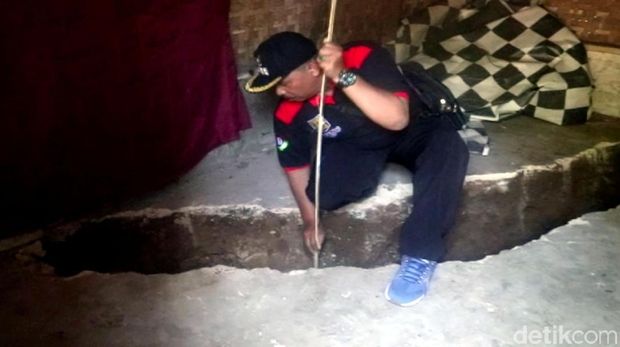 Tanah Bergerak, 2 Rumah di Cibadak Sukabumi Nyaris Terbelah