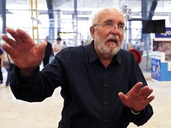 Pemenang Nobel Fisika: Manusia Takkan Pindah ke Planet Lain