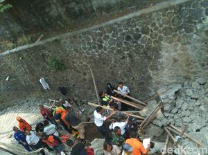 2 Pekerja Bangunan Tertimbun Longsoran Fondasi Proyek RSUD Sleman