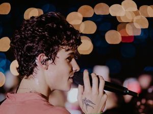 Rambut Ikal Shawn Mendes Bikin Fans Indonesia Histeris, Ini Rahasianya Rambut Ikal Shawn Mendes Bikin Fans Indonesia Histeris, Ini Rahasianya
