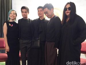 Dewi Fashion Knight Akan Tutup Jakarta Fashion Week dengan Karya 4 Desainer Dewi Fashion Knight Akan Tutup Jakarta Fashion Week dengan Karya 4 Desainer