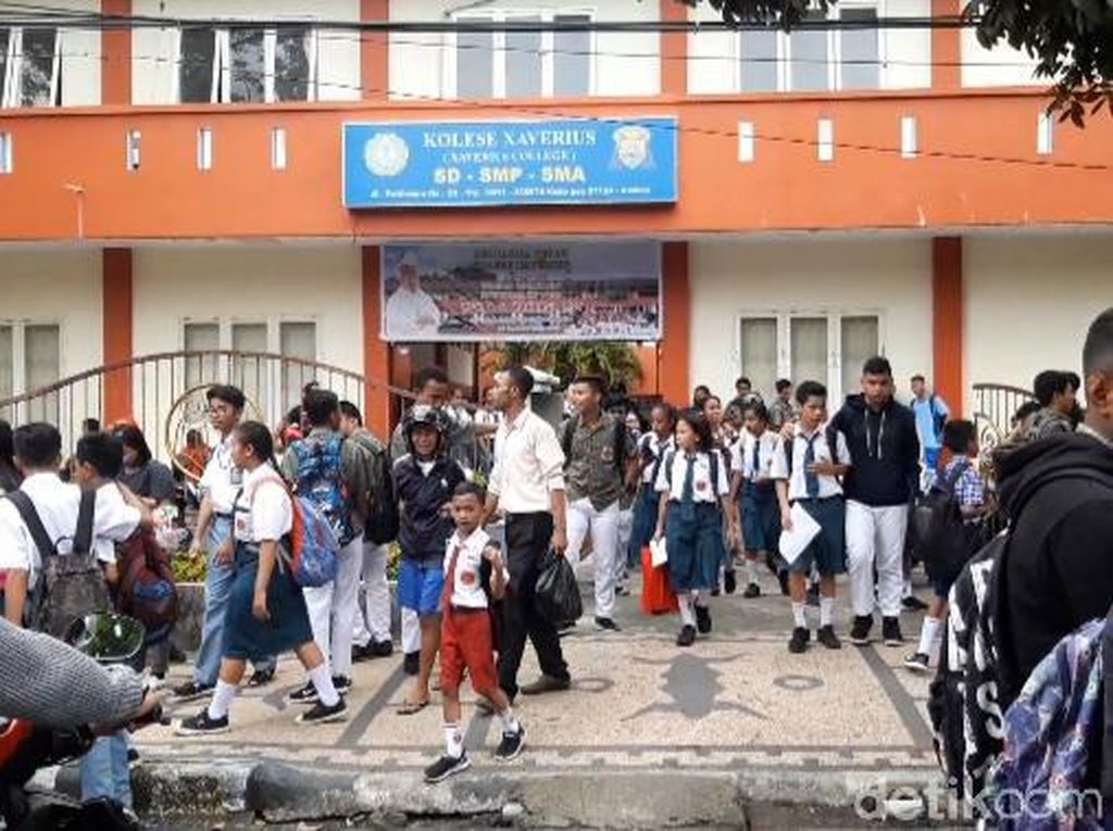 Gempa M 3,3 di Ambon, Siswa Dipulangkan Lebih Awal Gempa M 3,3 di Ambon, Siswa Dipulangkan Lebih Awal