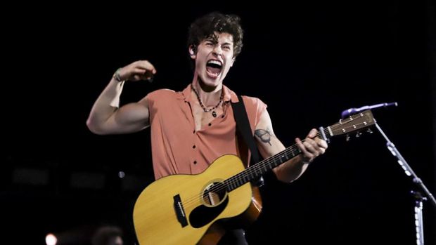 'Pangeran Pop' Shawn Mendes Manjakan Fan saat Konser di Indon