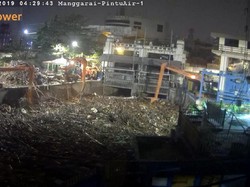 Sampah Menumpuk di Pintu Air Manggarai, Pemprov: 2 Jam Sudah Terangkat