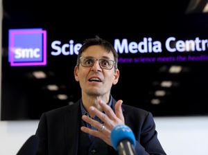 Peraih Nobel Fisika 2019 Percaya Alien Itu Ada