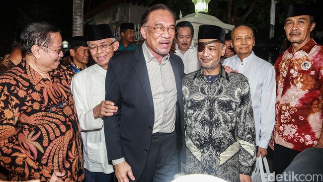 Anwar Ibrahim Takziah ke Keluarga Habibie Anwar Ibrahim Takziah ke Keluarga Habibie