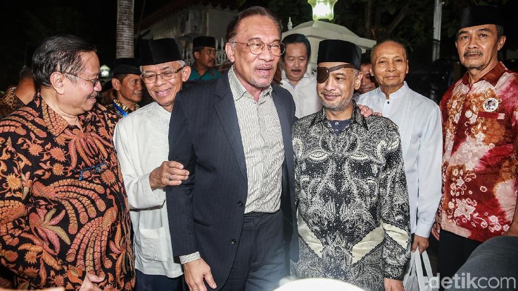 Anwar Ibrahim Takziah ke Keluarga Habibie