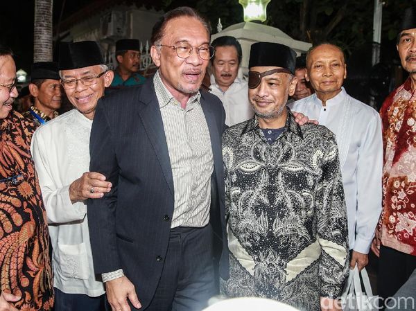 Anwar Ibrahim Takziah ke Keluarga Habibie
