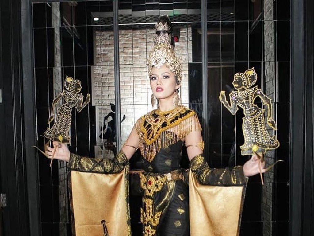 Potret Miss Grand Malaysia Jadi Wayang yang Dituduh Contek Budaya Indonesia Potret Miss Grand Malaysia Jadi Wayang yang Dituduh Contek Budaya Indonesia