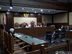 Hakim Tolak Eksepsi Romahurmuziy