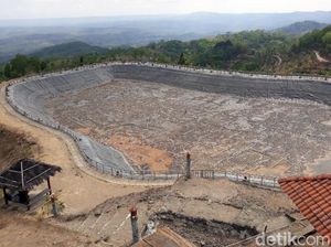 Embung Nglanggeran di Gunung Kidul Kekeringan Imbas Kemarau Embung Nglanggeran di Gunung Kidul Kekeringan Imbas Kemarau