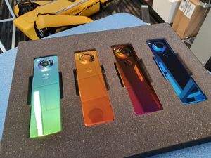 Bapak Android Pamer Ponsel Essential Baru, Bentuknya Unik Bapak Android Pamer Ponsel Essential Baru, Bentuknya Unik