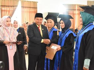 Wagub Uu Harap Lulusan STIKES Muhammadiyah Berkontribusi Bangun Jabar