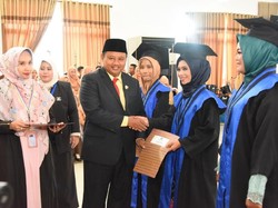 Wagub Uu Harap Lulusan STIKES Muhammadiyah Berkontribusi Bangun Jabar