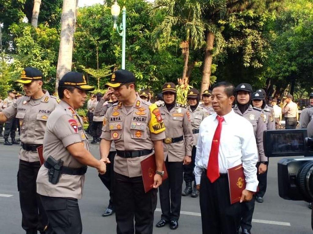 Ciptakan Wilayah Bebas Korupsi, Kapolres Metro Bekasi Kota Diberi Penghargaan Ciptakan Wilayah Bebas Korupsi, Kapolres Metro Bekasi Kota Diberi Penghargaan