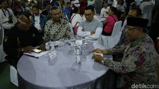 Ridwan Kamil Bertemu 71 Warga Jabar yang Dievakuasi dari Wamena Hari Ini Ridwan Kamil Bertemu 71 Warga Jabar yang Dievakuasi dari Wamena Hari Ini