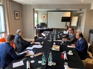 Orang Terkaya RI Undang Bill Gates ke RI Temui Jokowi