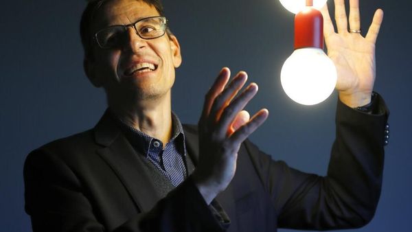 Pemburu Planet dan Pakar Big Bang yang Menang Nobel Fisika