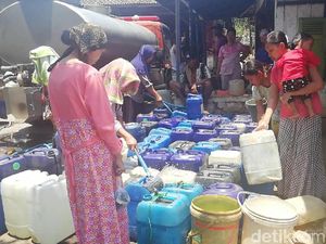 Suplai Tak Mencukupi, Warga Pasuruan Terpaksa Beli Air Bersih