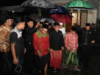 Keakraban Sekjen PDIP dengan Ketum PBNU Said Aqil Siroj