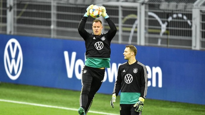 Germanys goalkeepers Marc-Andre ter Stegen, up, and Manuel Neuer, down, exercise during a training session of the national team on Tuesday, Oct. 8, 2019, prior a friendly soccer match between Germany and Argentina in Dortmund, Germany. (AP Photo/Martin Meissner)