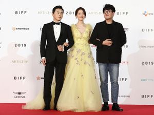 Penampilan Cantik Yoona SNSD di Red Carpet BIFF, Pakai Gaun Rp 127 Juta
