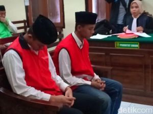 Dua Pemerkosa Siswi SMA di Surabaya Dituntut 8 Tahun Penjara Dua Pemerkosa Siswi SMA di Surabaya Dituntut 8 Tahun Penjara