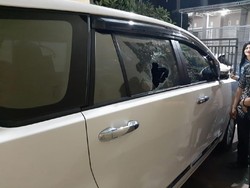 Mobil Anggota Polisi Jadi Korban Pecah Kaca Massa Persikmania