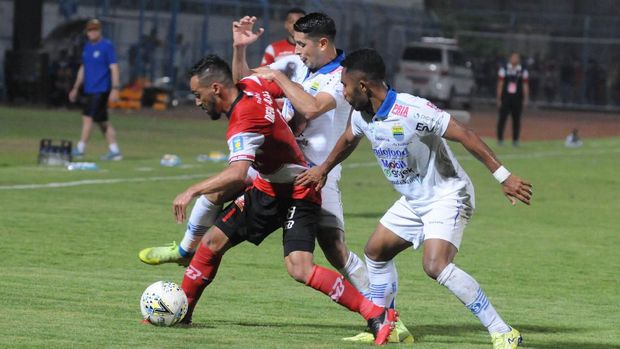 Persib Terus Berupaya Menjamu Persija di Bandung