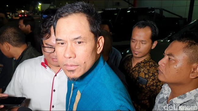 Usai Diperiksa, Munarman Tegaskan Tak Tahu soal Penganiayaan Ninoy Karundeng Usai Diperiksa, Munarman Tegaskan Tak Tahu soal Penganiayaan Ninoy Karundeng