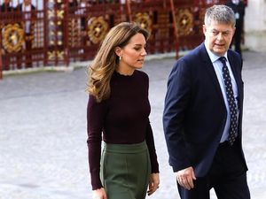 Foto: Gaya Kate Middleton ke Museum, Pakai Baju Rp 700 Ribuan Foto: Gaya Kate Middleton ke Museum, Pakai Baju Rp 700 Ribuan