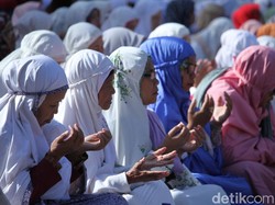 Kemarau Panjang, Warga Ciwidey Bandung Salat Minta Hujan