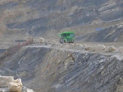 PTBA & INKA Kerja Sama Kembangkan Kendaraan Tambang Berbasis Listrik