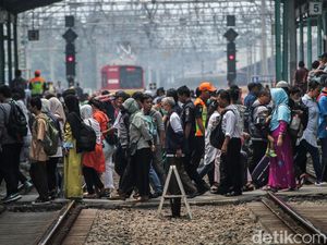 Pria Gesek-gesek Kelamin di KRL, Tak Bisakah Kaum Adam Kontrol Libido? Pria Gesek-gesek Kelamin di KRL, Tak Bisakah Kaum Adam Kontrol Libido?