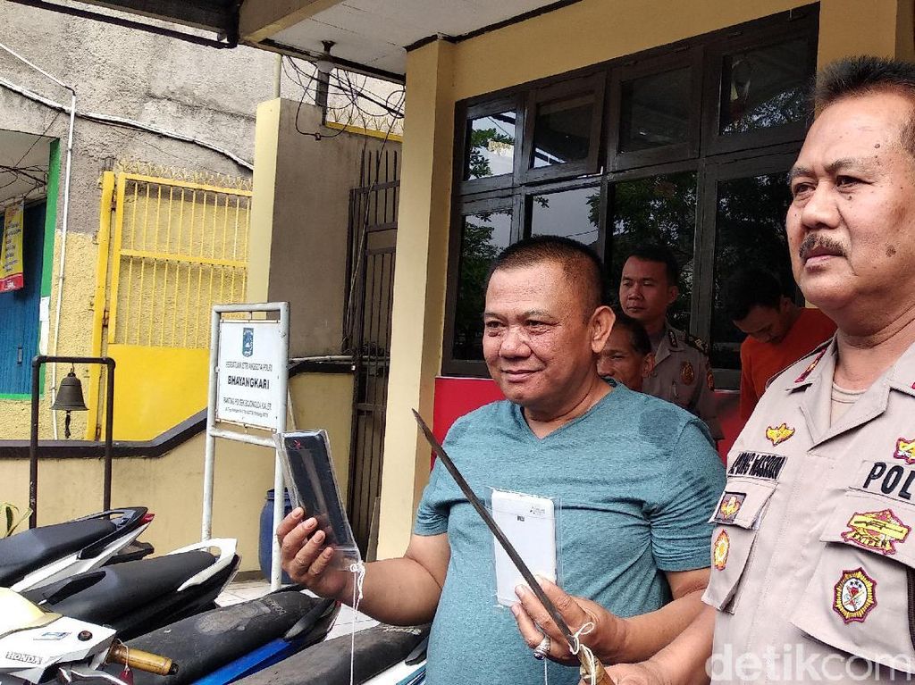 Aksi Begal Bandung, Rampas Ponsel hingga Alat Bor Aksi Begal Bandung, Rampas Ponsel hingga Alat Bor