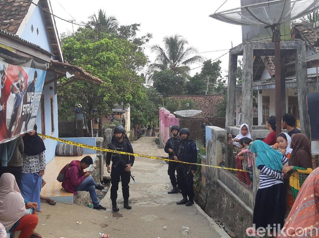 Wiranto Ditusuk di Pandeglang, F-PKB: Kelompok Radikal Masih Aktif Wiranto Ditusuk di Pandeglang, F-PKB: Kelompok Radikal Masih Aktif