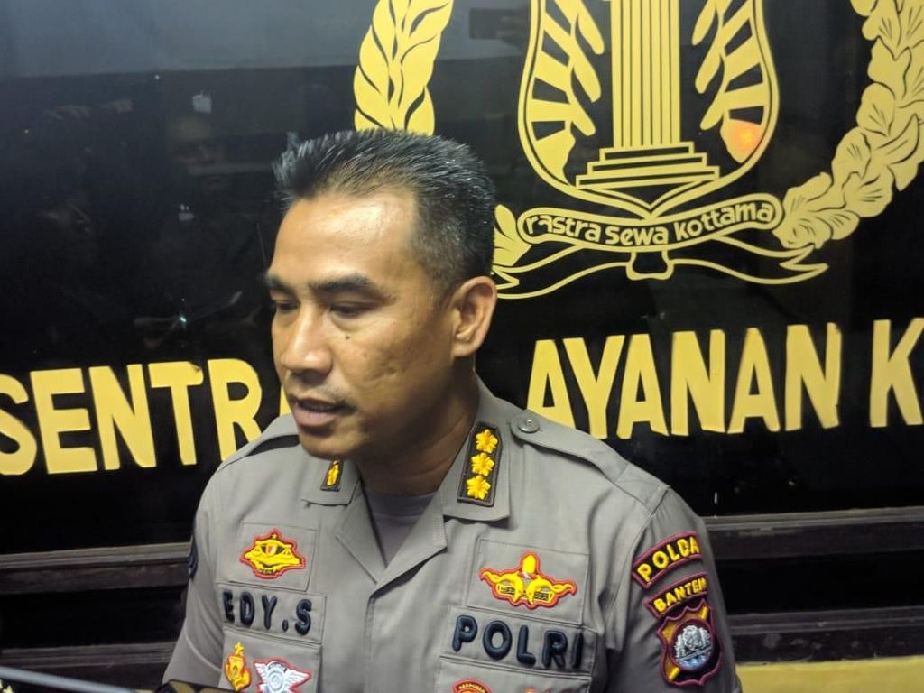 Anak Penusuk Wiranto Dibawa Keluarganya ke Kampung Halaman di Medan Anak Penusuk Wiranto Dibawa Keluarganya ke Kampung Halaman di Medan
