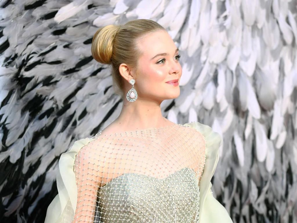 Profil Elle Fanning, Pemeran Aurora di Film Maleficent 2 Profil Elle Fanning, Pemeran Aurora di Film Maleficent 2
