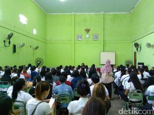 Pekerja di SK  Menunggu Tali Asih Cair hari Ini