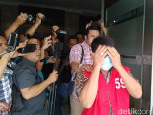 Jaksa Tahan Eks Sekretaris KPU Pangandaran Terkait Korupsi Mamin-ATK Jaksa Tahan Eks Sekretaris KPU Pangandaran Terkait Korupsi Mamin-ATK