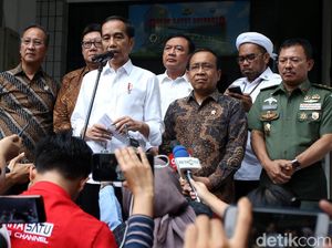 Momen Presiden Jokowi Besuk Wiranto di RSPAD Gatsu