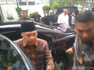 JK Besuk Wiranto di RSPAD Gatot Soebroto