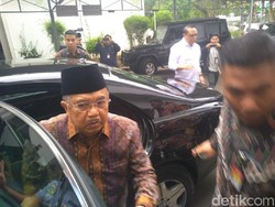 JK Besuk Wiranto di RSPAD Gatot Soebroto