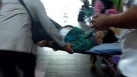 Momen Wiranto Ditandu di RSUD Pendeglang