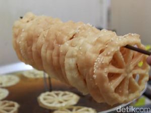 Susah-susah Gampang, Begini Proses Pembuatan Kembang Goyang Betawi Susah-susah Gampang, Begini Proses Pembuatan Kembang Goyang Betawi
