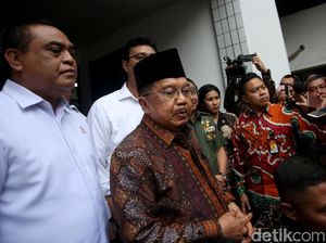 JK Jenguk Wiranto: Kaum Radikal Masih Ada dan Berkeliaran