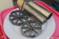 Kembang Goyang dan Akar Kelapa, Jajanan Kampung yang Kaprikornus Ikon Betawi
