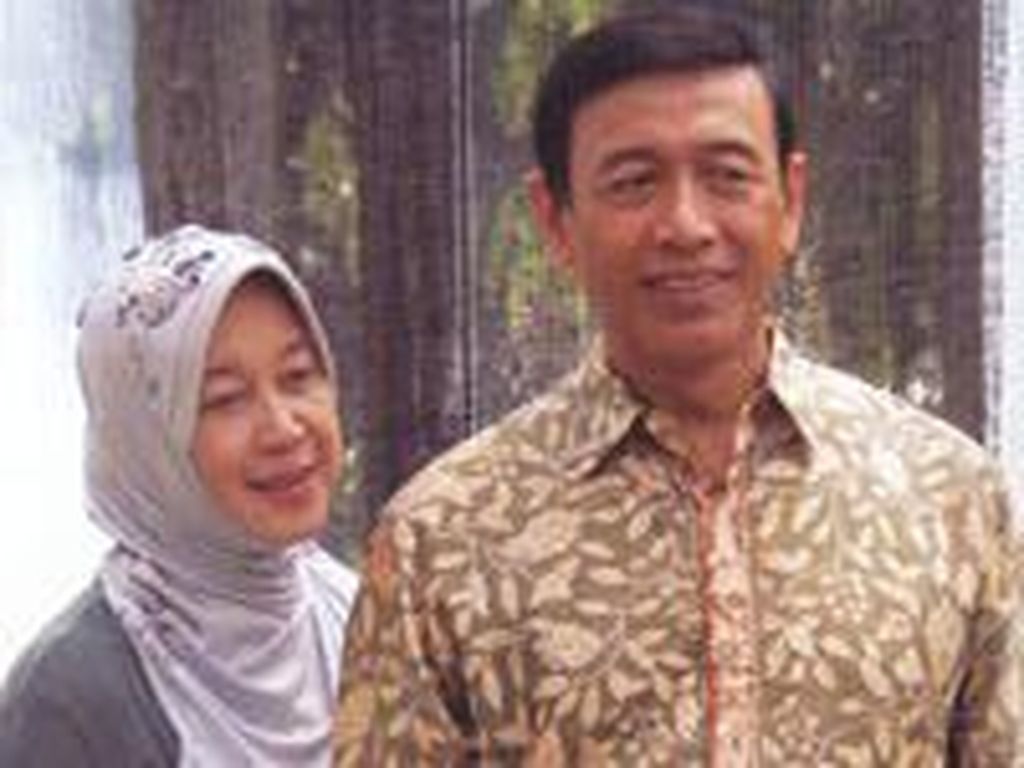 Wiranto Dipindah ke Ruang Perawatan dan Sudah Bisa Mengobrol Wiranto Dipindah ke Ruang Perawatan dan Sudah Bisa Mengobrol