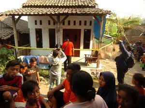 Rumah Istri Pelaku Penusukan Wiranto Digaris Polisi